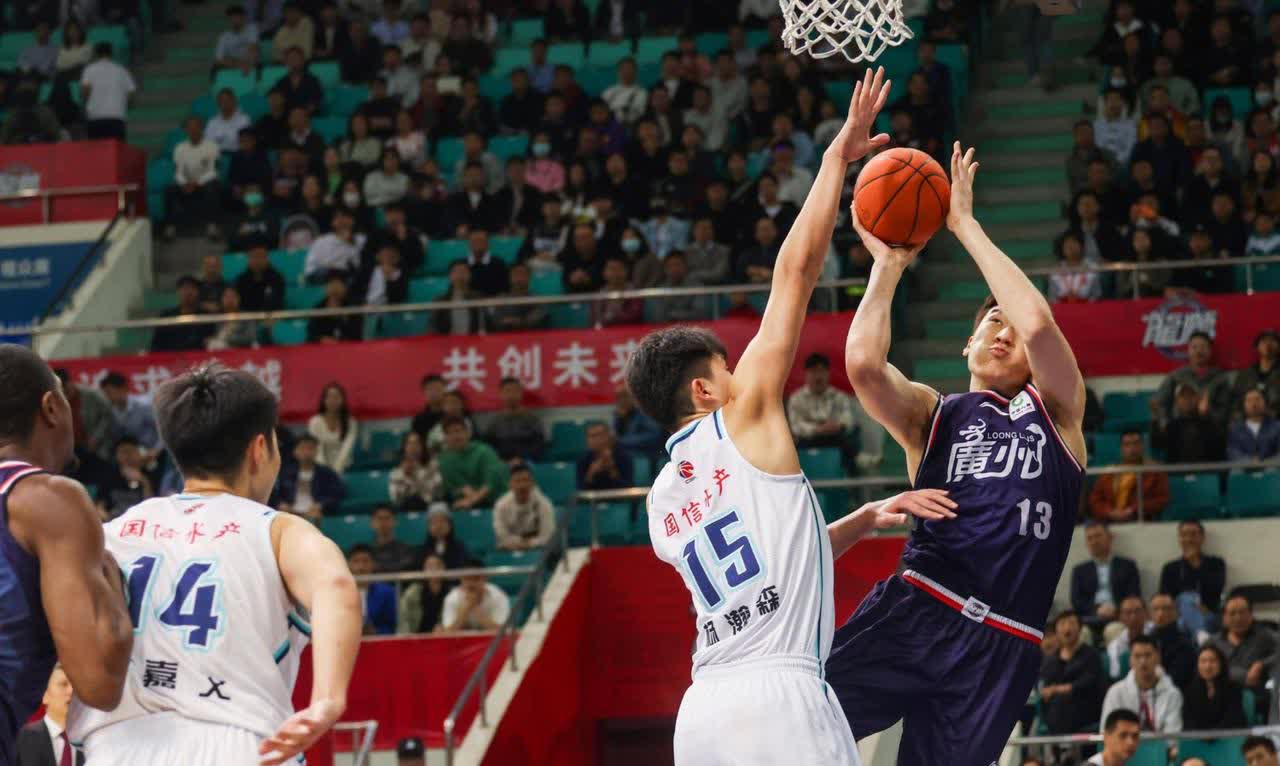 杨瀚森8+8+5+3篮板创新高夏联G4开拓者击败火箭