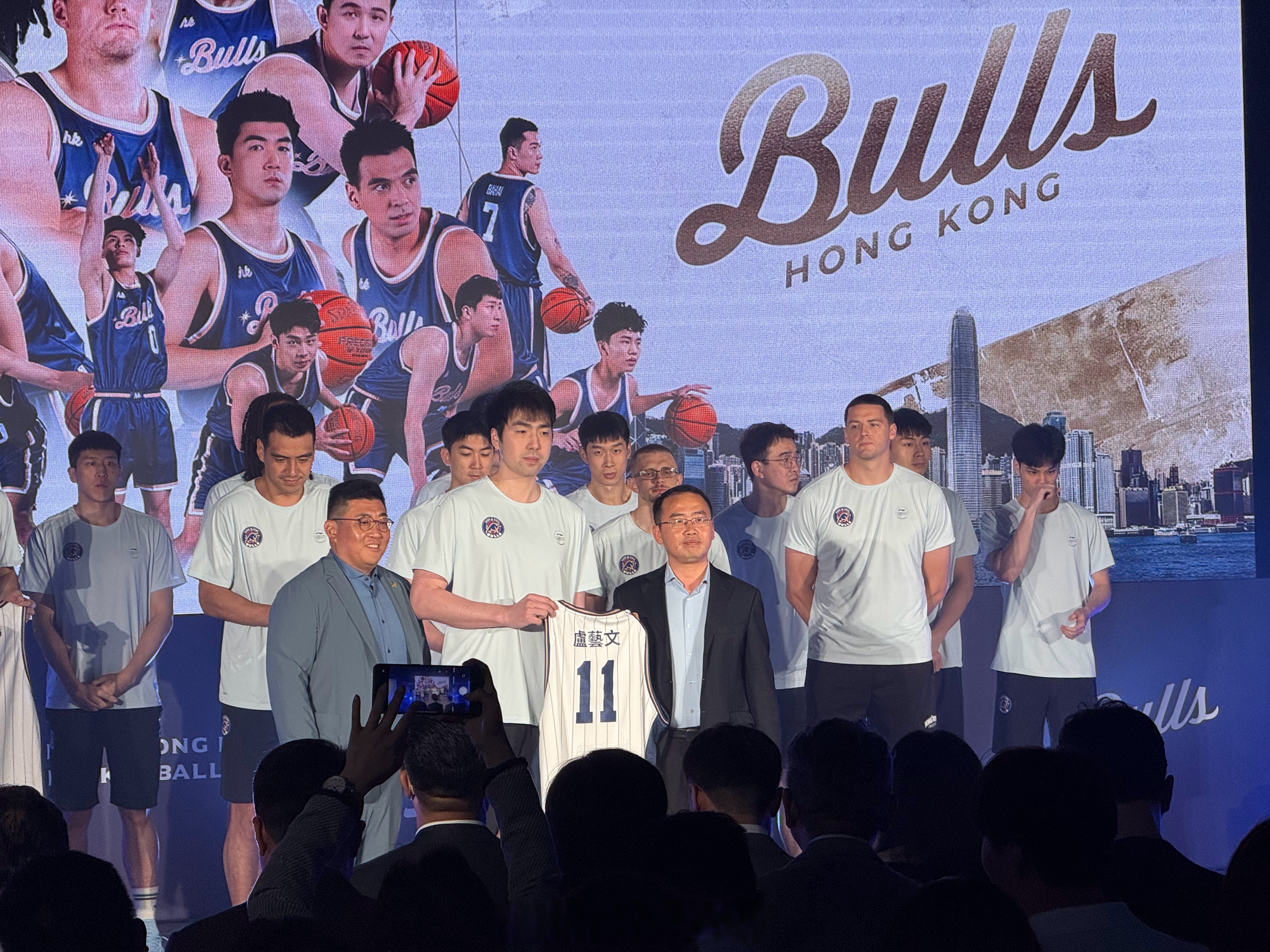香港金牛发布克罗斯比赛精彩瞬间：全场贡献24分9篮板2助攻1抢断